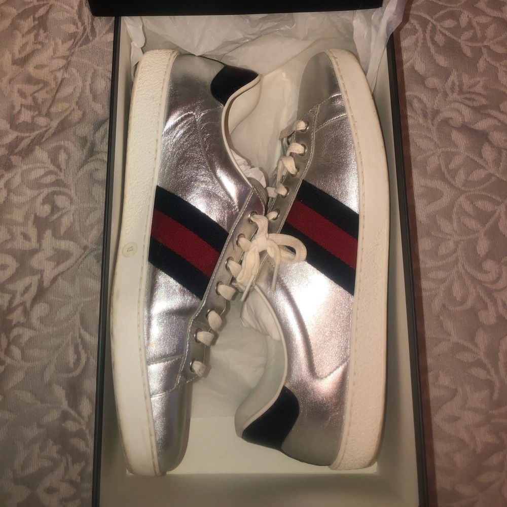 REAL GUCCI PERFECT Condition !! Silver and original Gucci color size 13 !